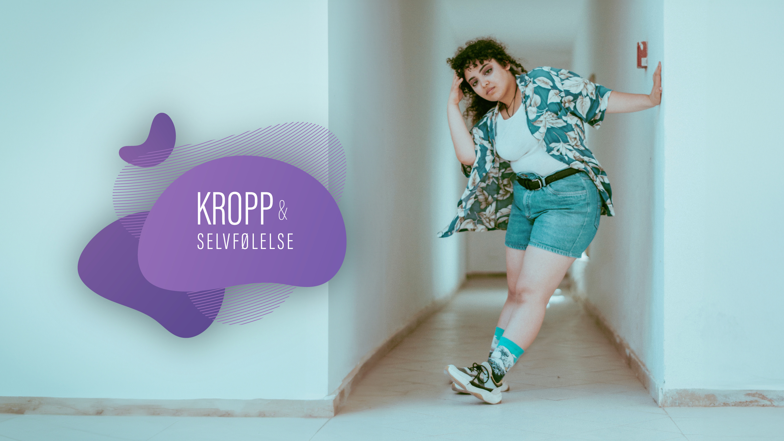 En ung person lener seg mot en vegg. Teksten Kropp og selvfølelse er plasser i lilla geometriske figurer ved siden av.