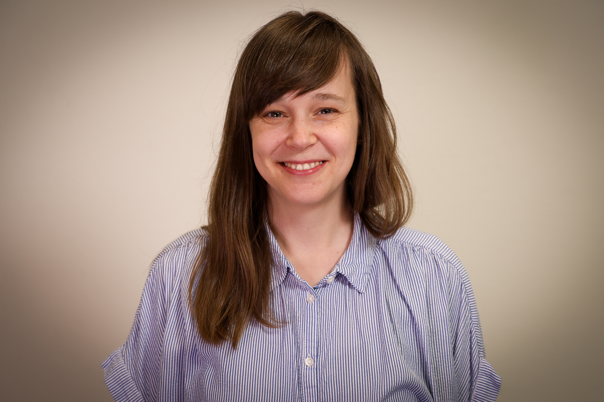 Silje Mathisen ser i kamera.